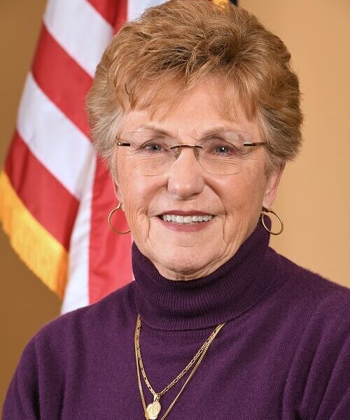 %title - Gayle Manchin ARC 035 8216 22 e1672776637884 500x600 c default
